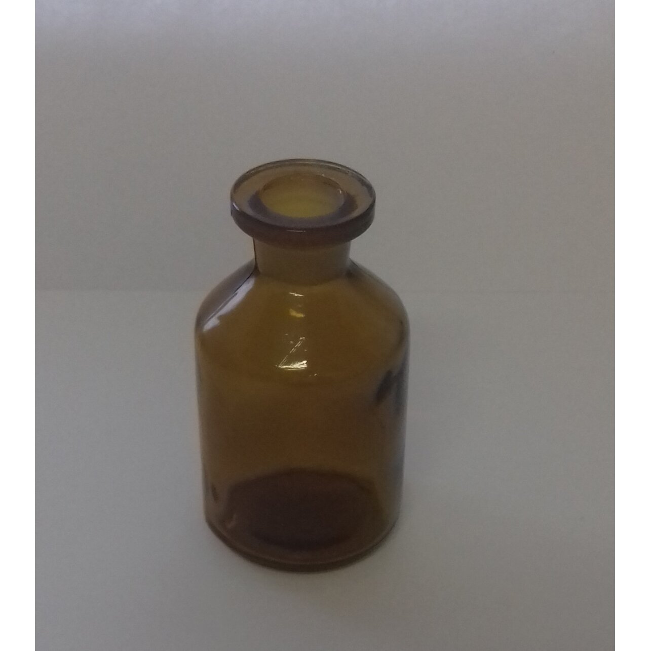 Buteliukas su šlifu, gintaro spalvos stiklo - 50 ml Buteliukas su šlifu, gintaro spalvos stiklo - 50 ml